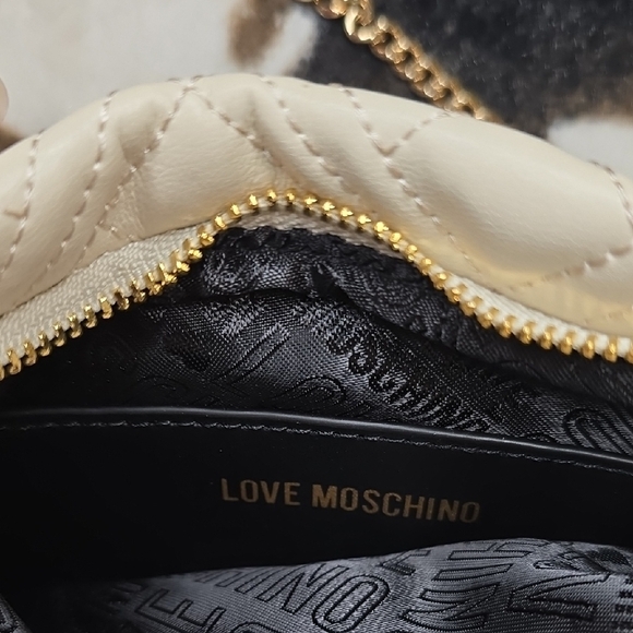 Love Moschino Cream Quilted Crossbody Bag with Gold Chain - Picture 7 of 8